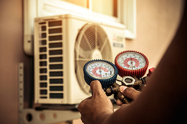 Professional Ac Installation technician working in Lindstrom, MN